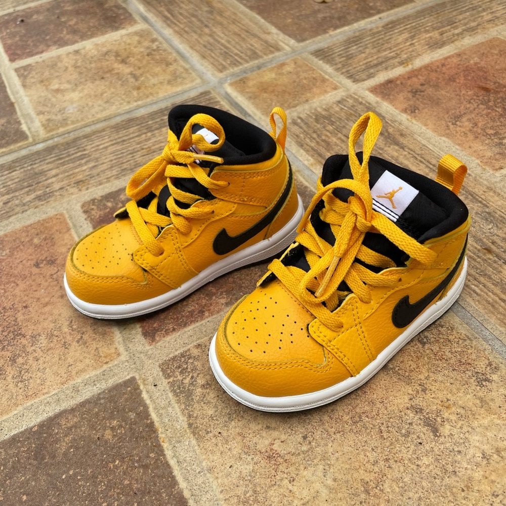 Jordan AJ 1 Mid